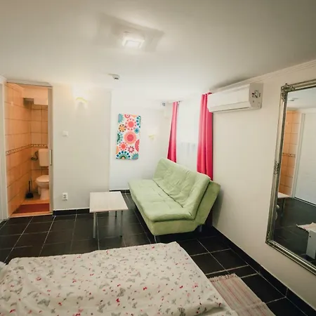 Caesar & Apartment
